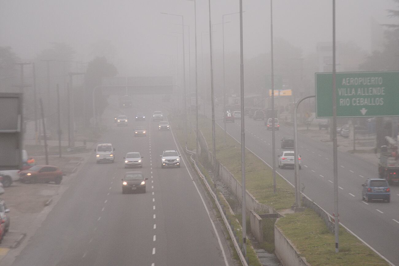 Intensa niebla en la ciudad de Córdoba. (Pedro Castillo / La Voz)