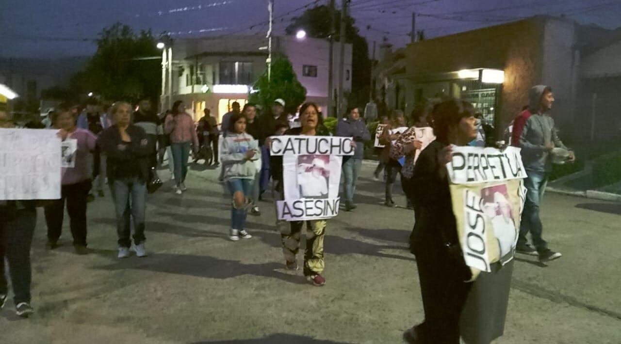 Marcha en Lules pidiendo justicia por el crimen de Silvio Cabrera.