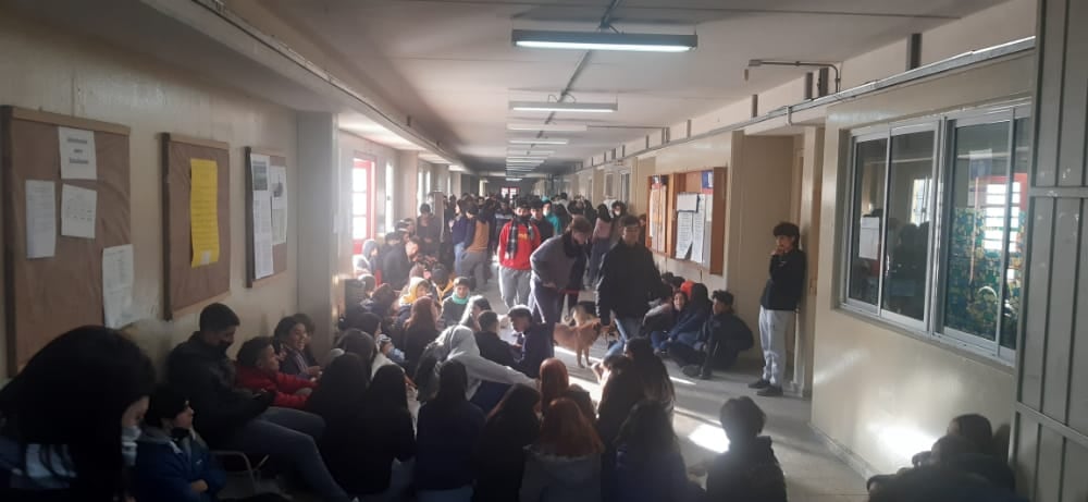 Salsipuedes. Manifestación de estudiantes en el colegio.