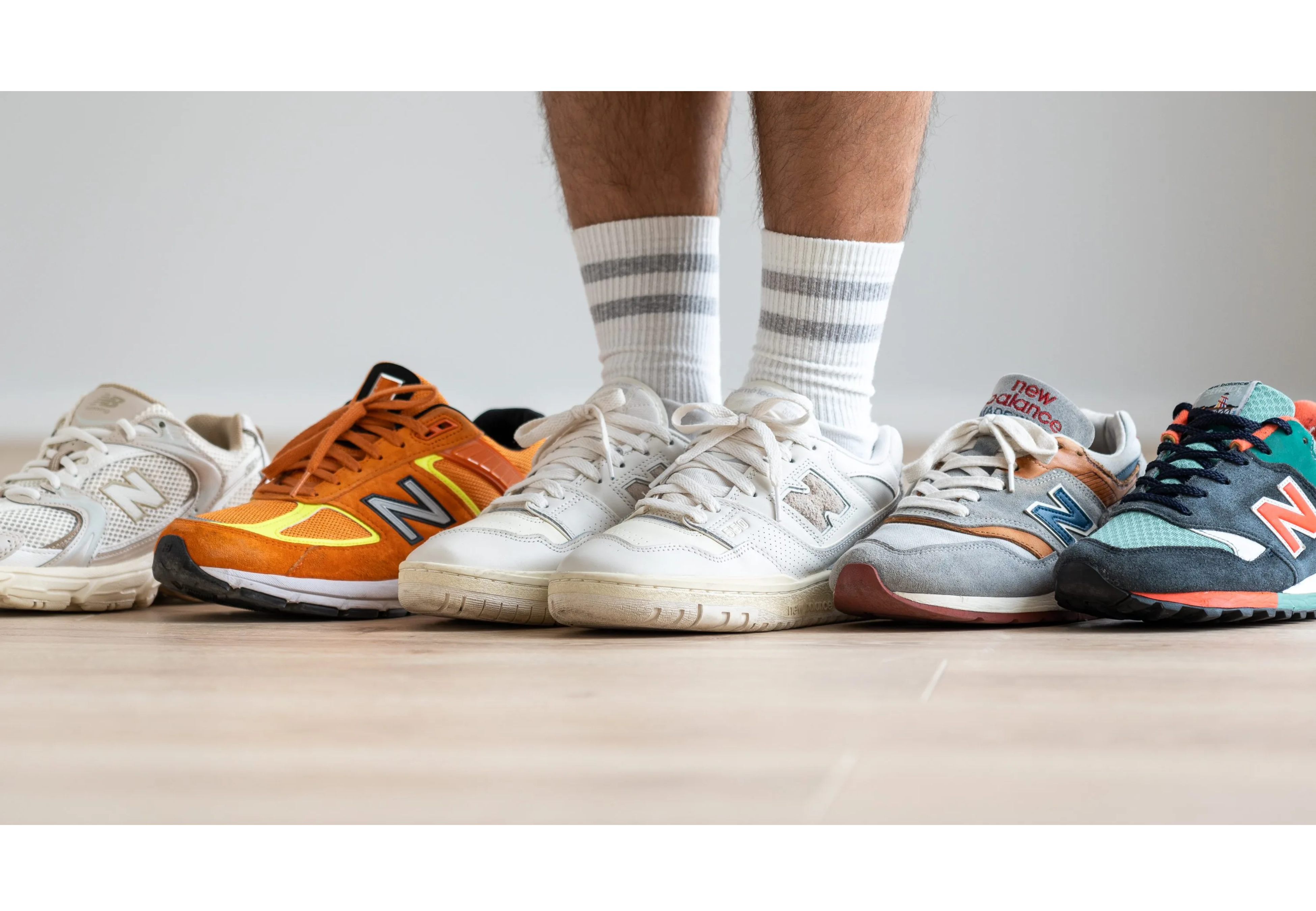 New Balance vende zapatillas con un 50% de descuento.
