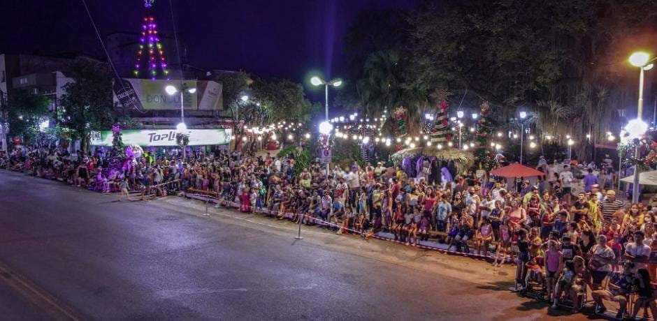 Se realizó el Desfile Navideño en Eldorado con un acompañamiento multitudinario