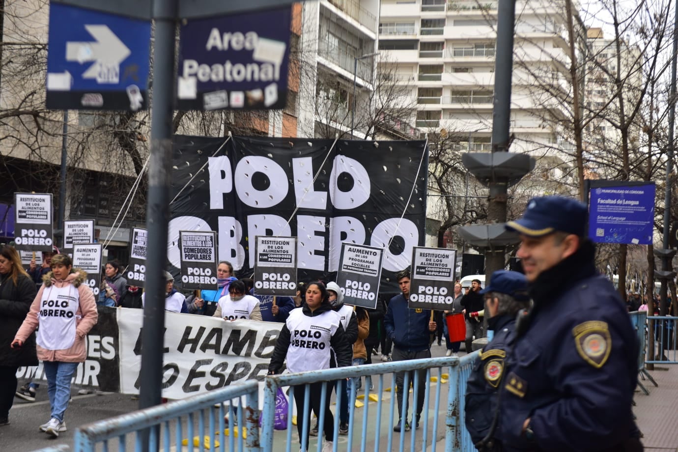 El Polo Obrero marchó este viernes por las calles de la ciudad de Córdoba.