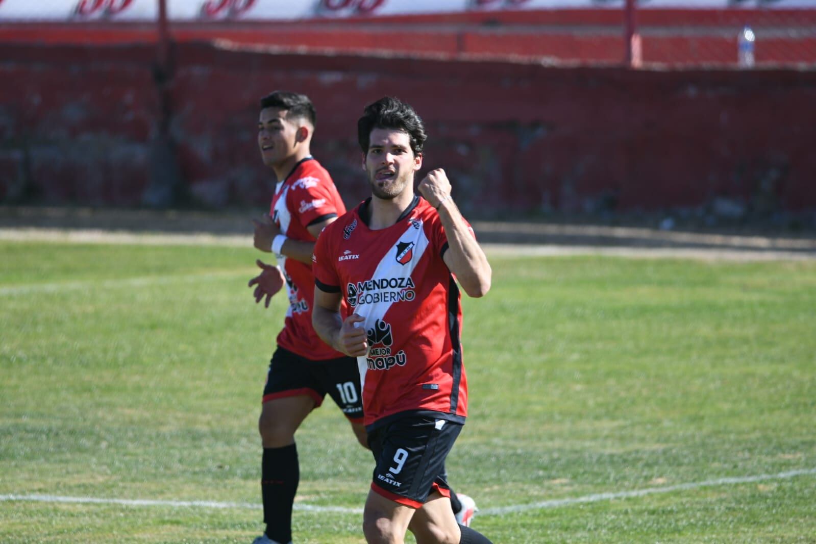 Facundo Castelli fue el autor del primer gol de Deportivo Maipú.