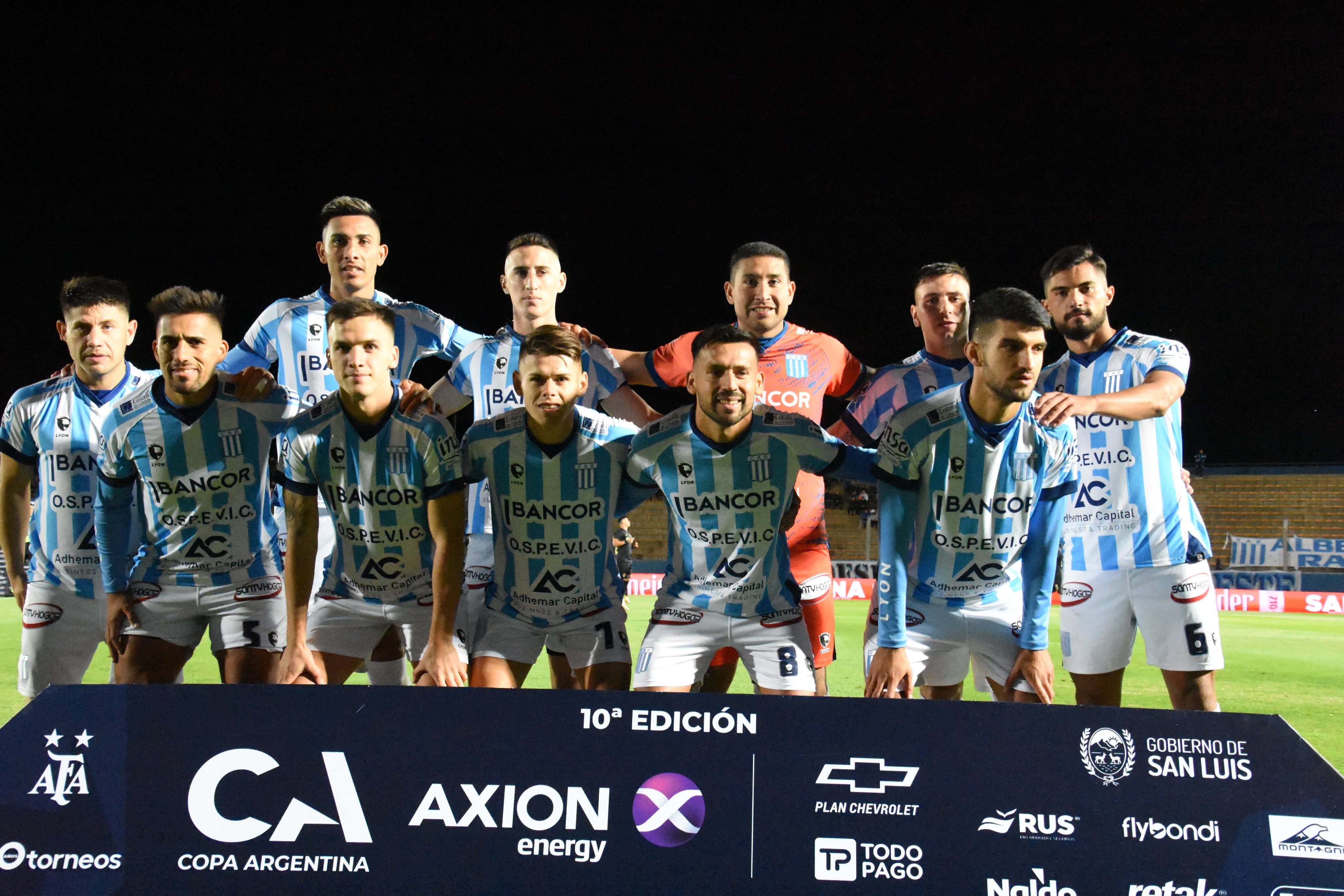 El equipo titular de Racing de Nueva Italia que salió a jugar con San Lorenzo en San Luis. (@Copa_Argentina)