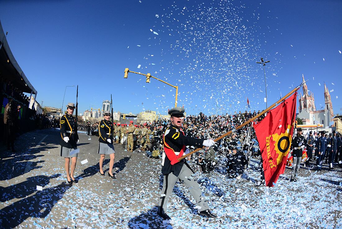 Desfile por el 9 de Julio en Córdoba Día de la Independencia en el Centro Cívico. (José Gabriel Hernández / La Voz)