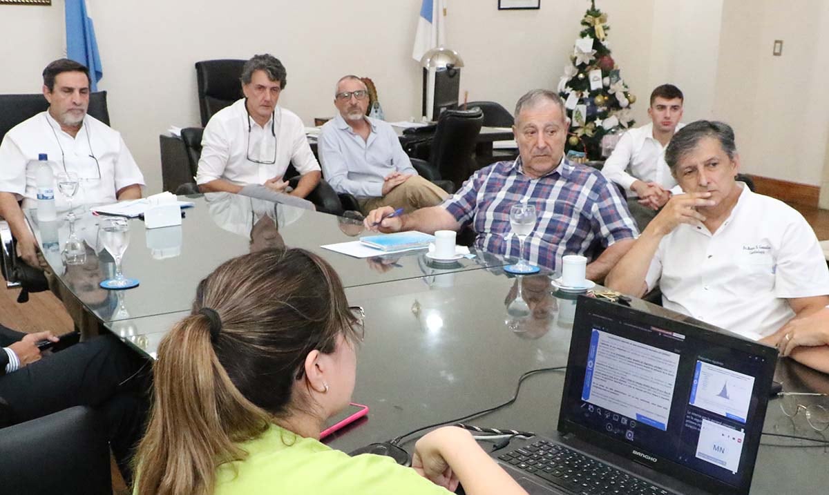 Reunión entre el ministro y cardiólogos.