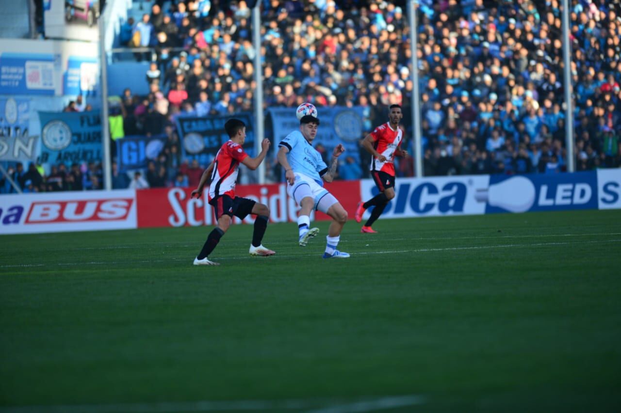 Bruno Zapelli, uno de los generadores del fútbol en el Belgrano puntero de la Primera Nacional. (Javier Ferreyra / La Voz)