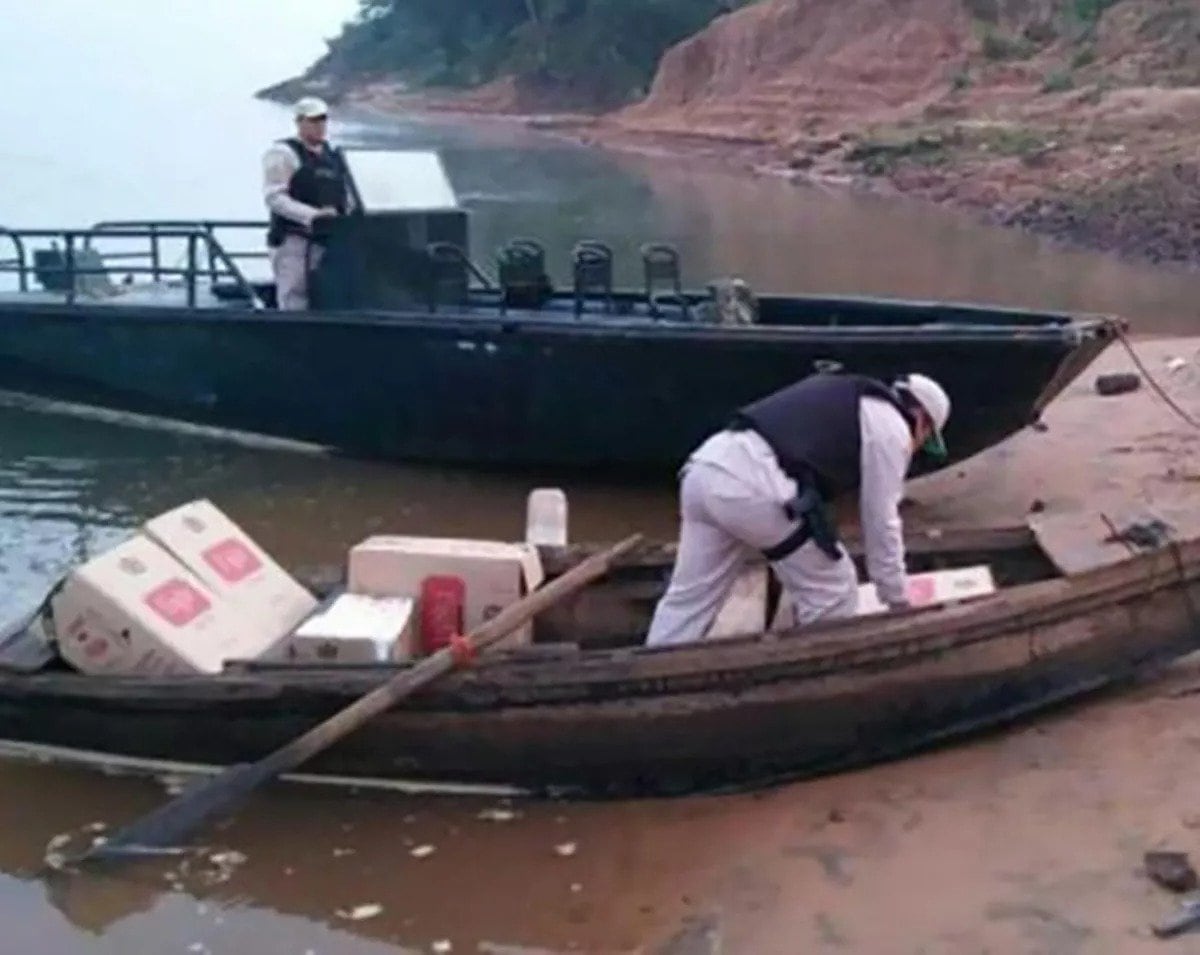 Intensa búsqueda de un contrabandista que se arrojó al Río Paraná.