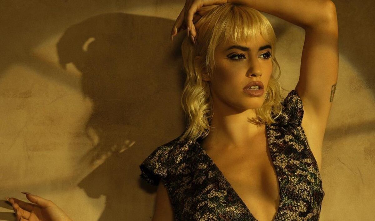 Lali Espósito se llevó todas las miradas con un exótico vestido de tiritas y a pleno “underboob”