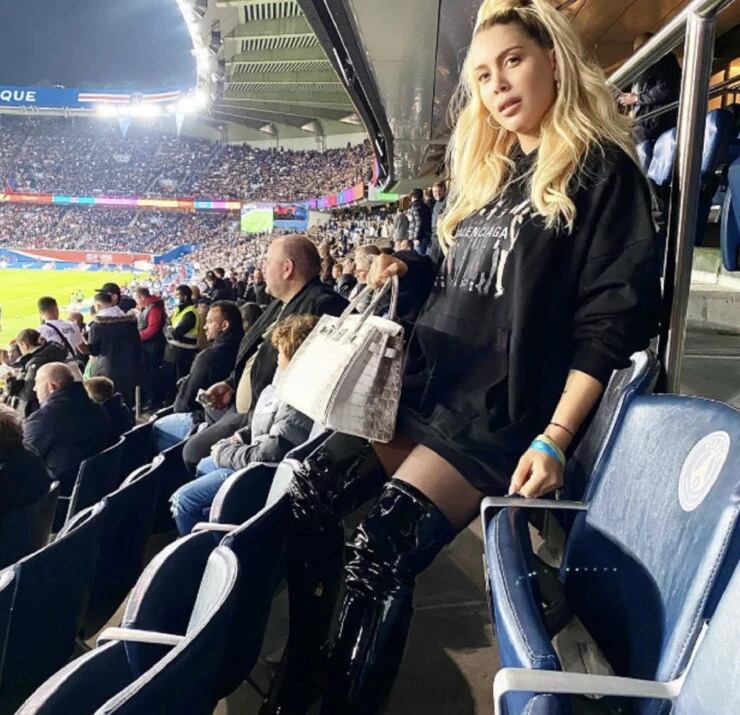 Wanda Nara modeló parte de su look en la cancha junto a su regalo de reconciliación