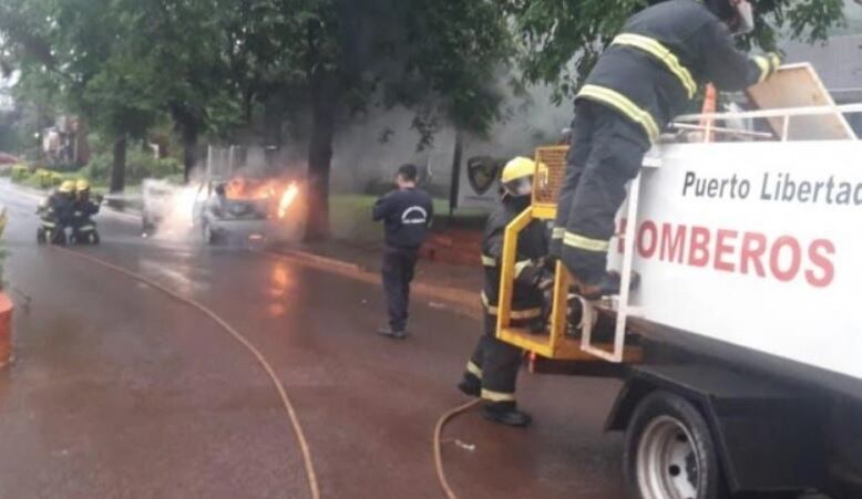 Puerto Libertad: incendió consumió por completo un automóvil.