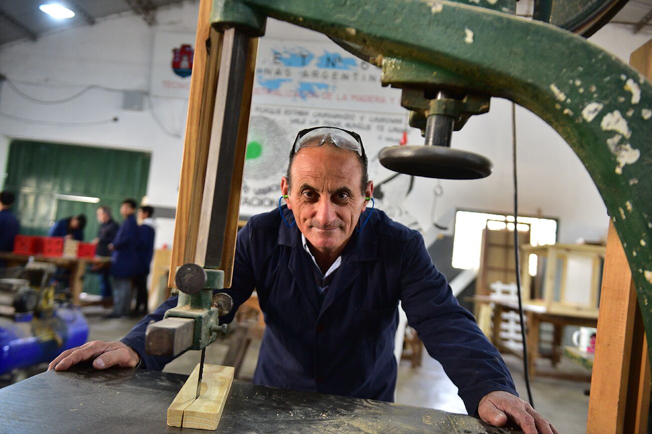 Miguel Angel Quevedo, docente elegido para una campaña nacional que revaloriza el rol del educador.   Ipet 64 Malvinas Argentinas. Calle Entre Ríos 1547, barrio San Vicente. (José Gabriel Hernández / La Voz)