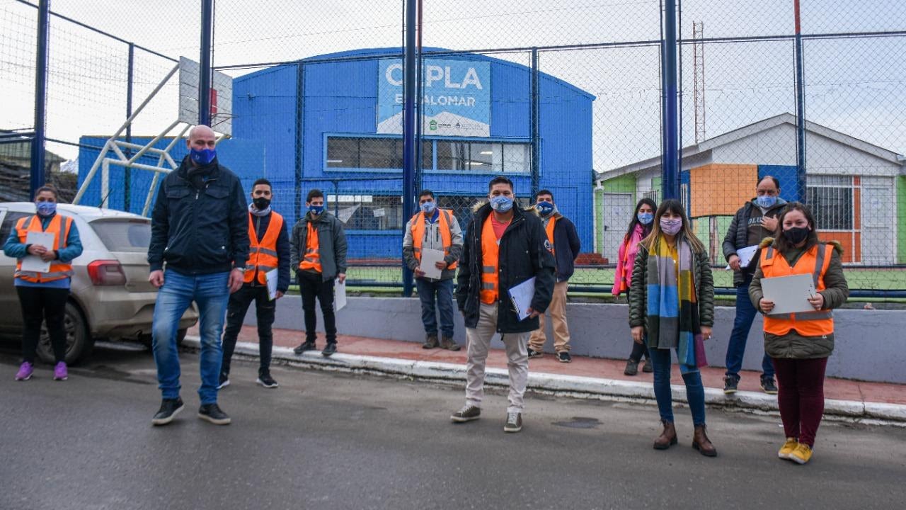 la Secretaría de Políticas Sociales, Sanitarias y Derechos Humanos de la Municipalidad de Ushuaia y el área de Atención al Vecino impulsó una encuesta en el barrio de las 245 Viviendas.