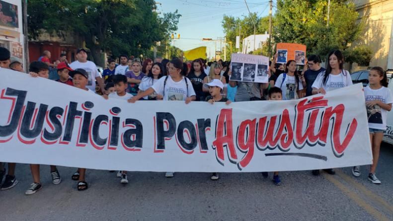 Familiares y amigos de la víctima se movilizaron en barrio Guiñazú para exigir justicia.