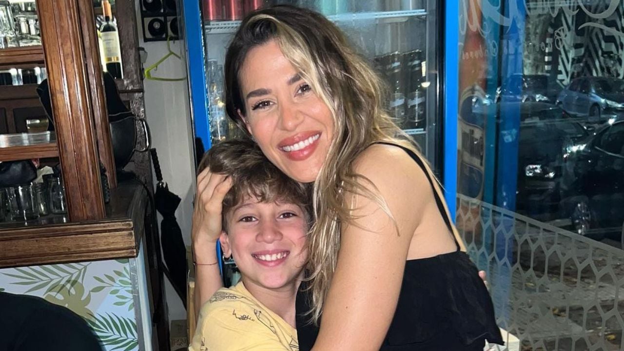 Jimena Barón junto a su hijo Momo