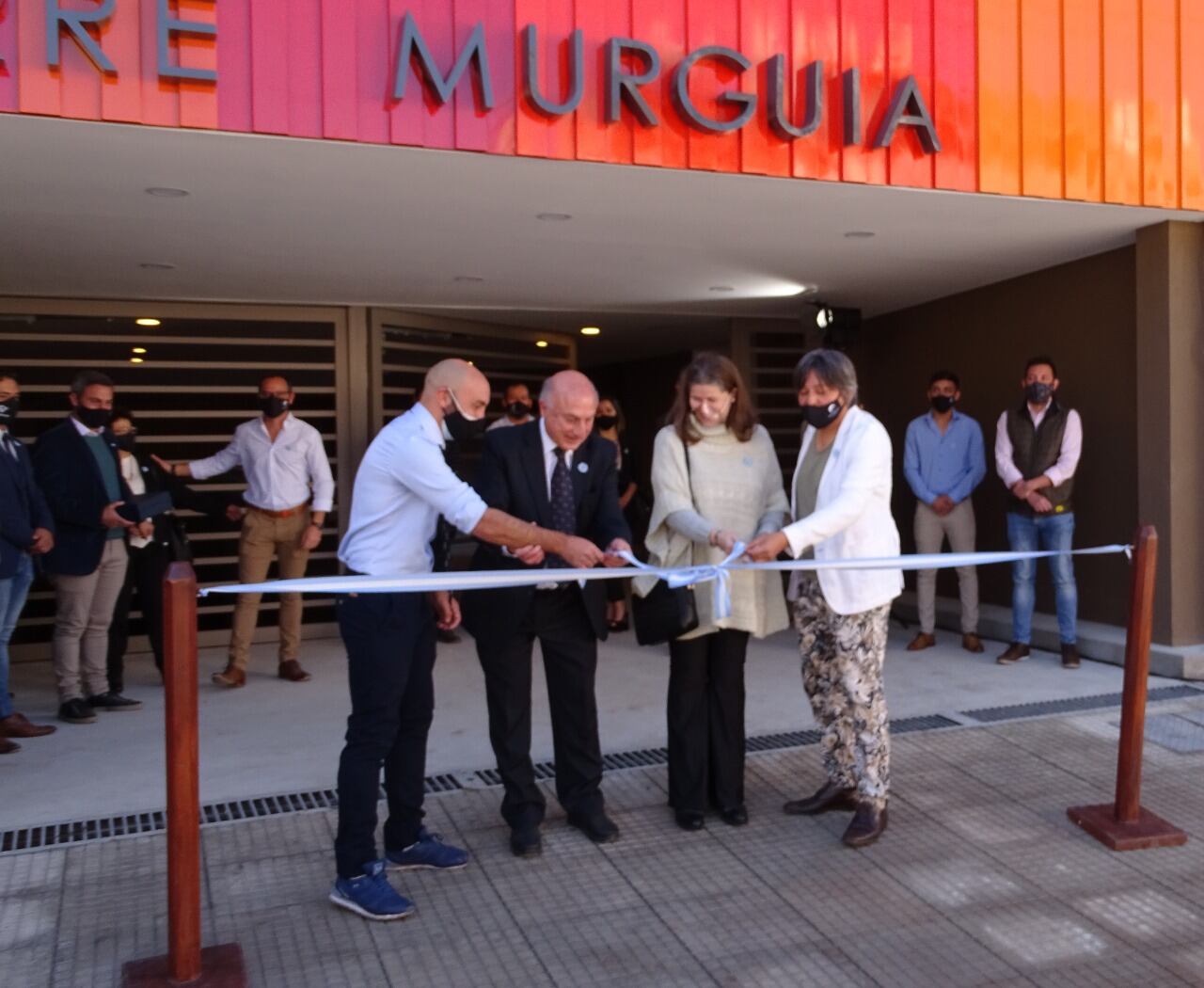 Trabajando para jerarquizar espacios urbanos a través de la construcción, Villanueva e Hijos también se ha propuesto llevar a otro nivel el lenguaje de los artistas jujeños, y que ello trascienda en el tiempo y en el espacio lo hace más significativo.