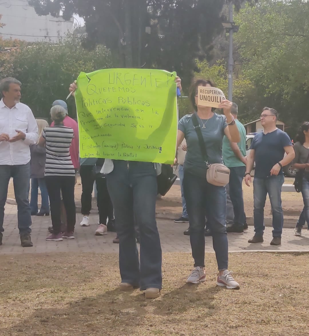 Manifestación en la municipalidad de Unquillo en reclamo por mayor seguridad. (La Voz)