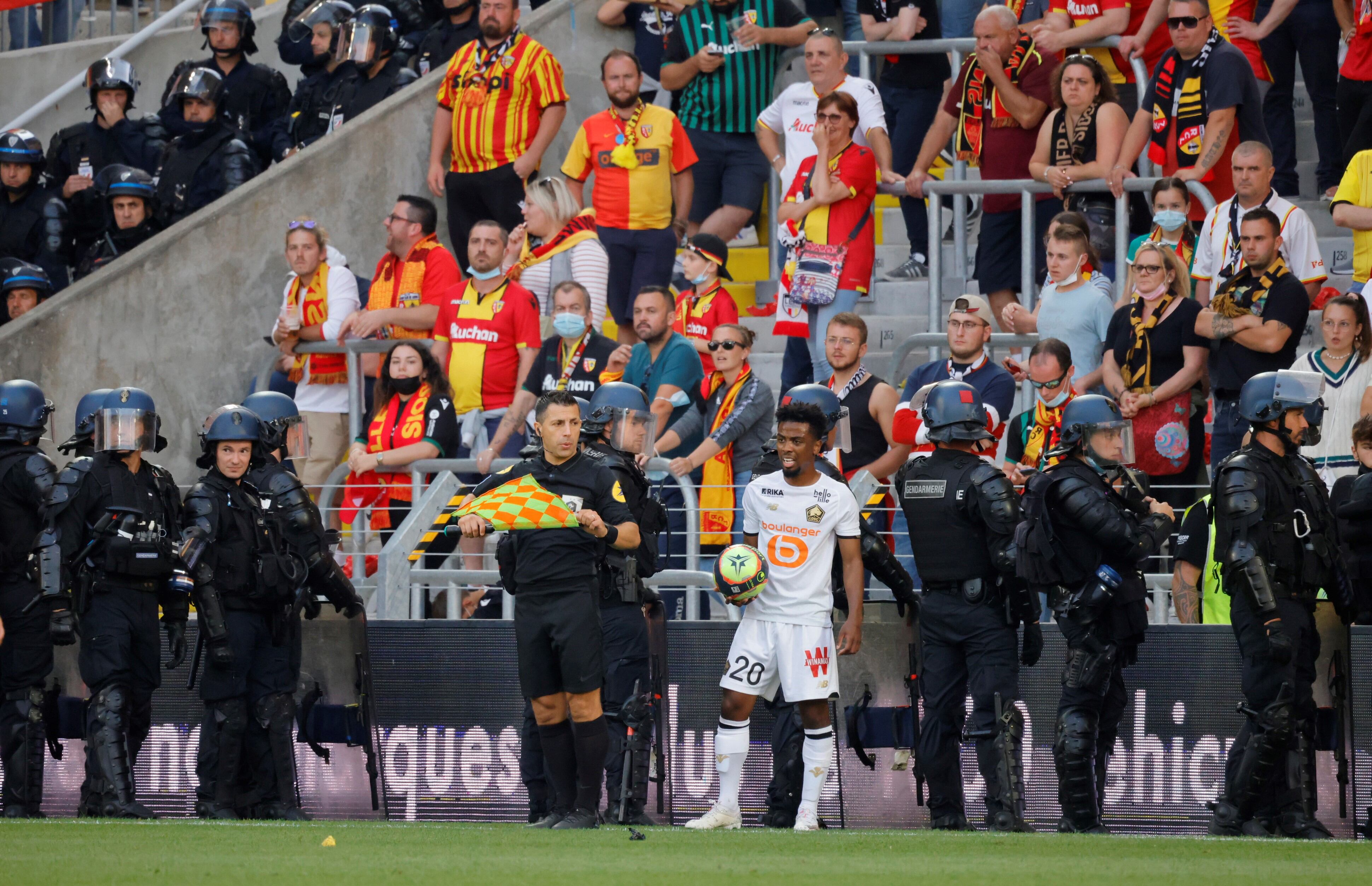 Escándalo y heridos en Lens vs. Lille.