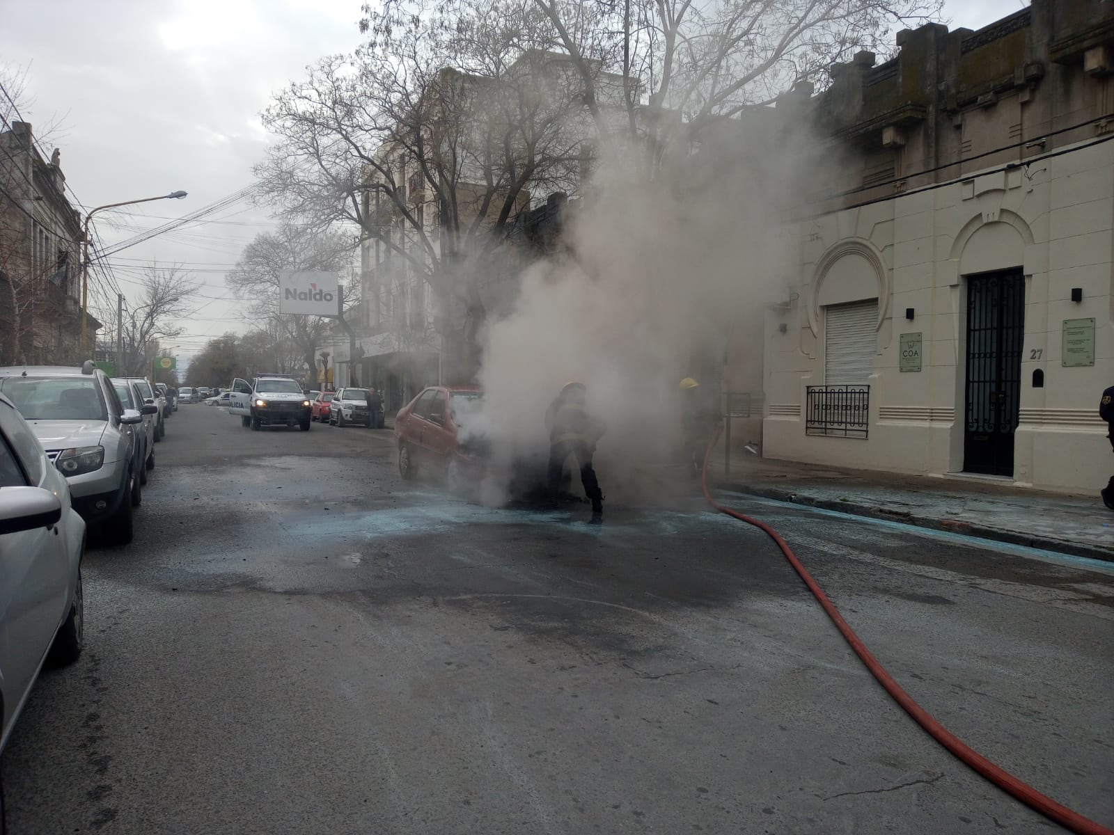 Se incendió un vehículo en calle 1810 entre Moreno y Sarmiento