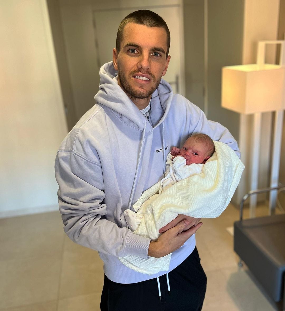 Giovani Lo Celso con su hija.