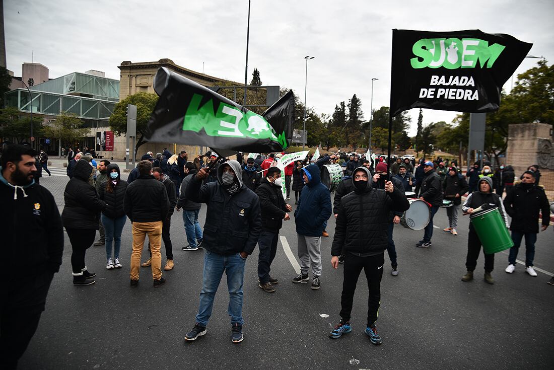 Protesta del gremio del Suoem en la Plaza España. (Pedro Castillo/La Voz)