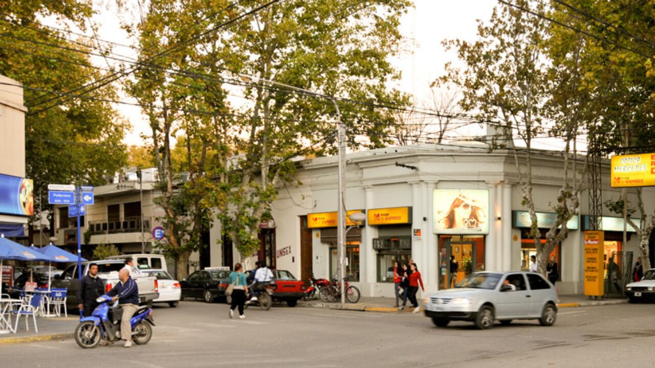 Un puntano recibió una multa por estacionar en la puerta de su propia cochera