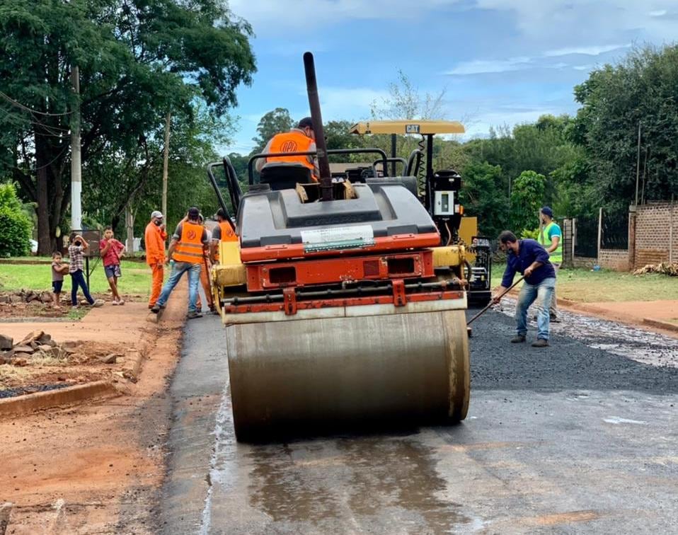 Continúan las obras en el cementerio Sueco y realizan asfaltado sobre empedrado en Oberá