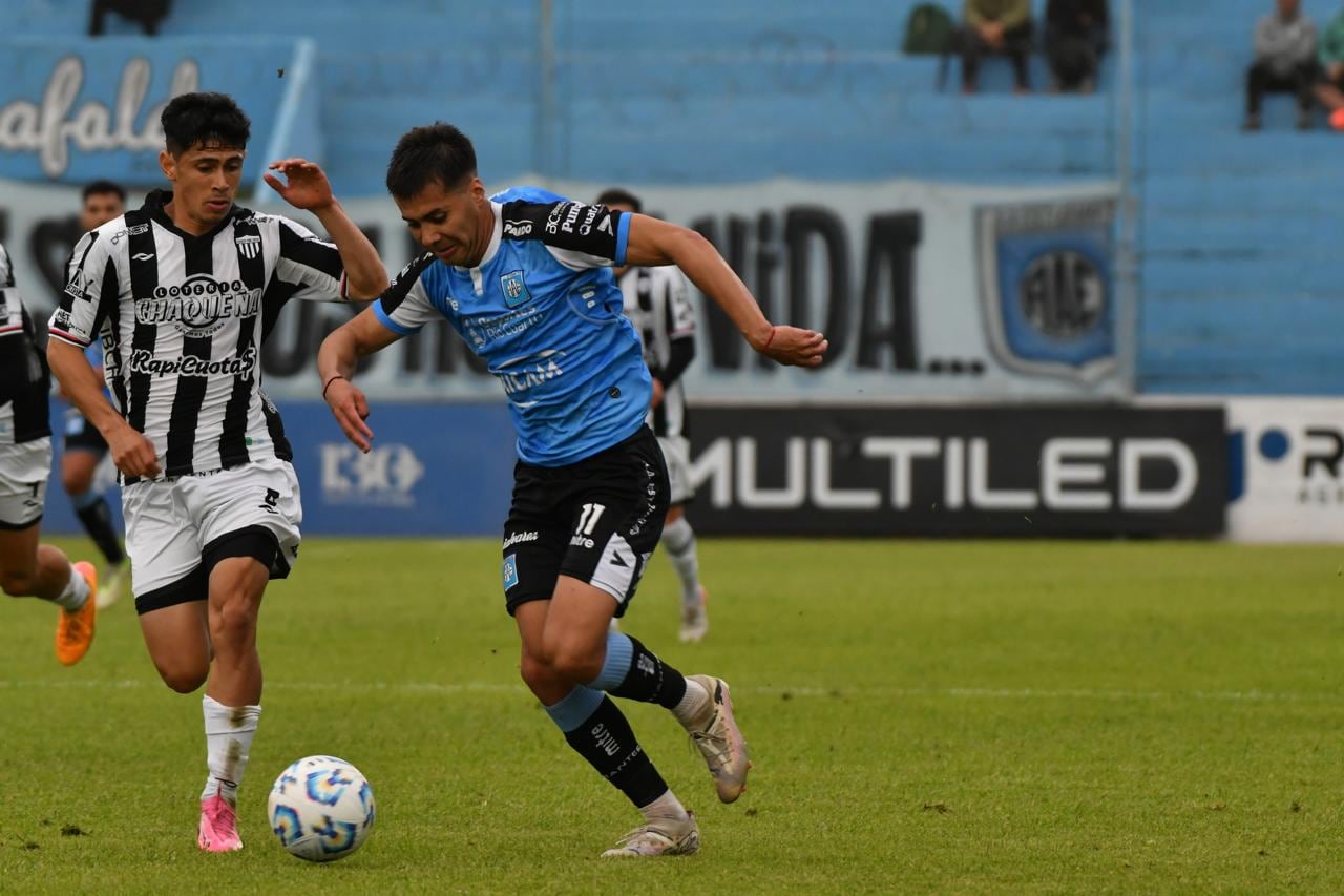 Estudiantes de Río Cuarto recibió a Chaco For Ever por la fecha 36 de la Primera Nacional. (Tomy Fragueiro / La Voz)