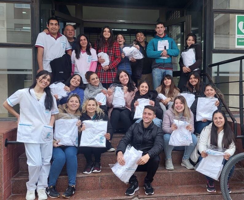 entrega de ambos para estudiantes de Enfermería de Cresta