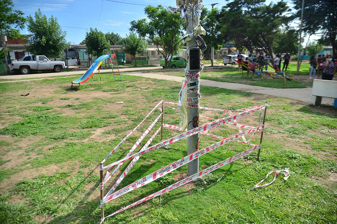 Cordoba el 31 de January de 2022 Un niño se electrocutó en la plaza de barrio chingolo III   Foto: Pedro Castillo