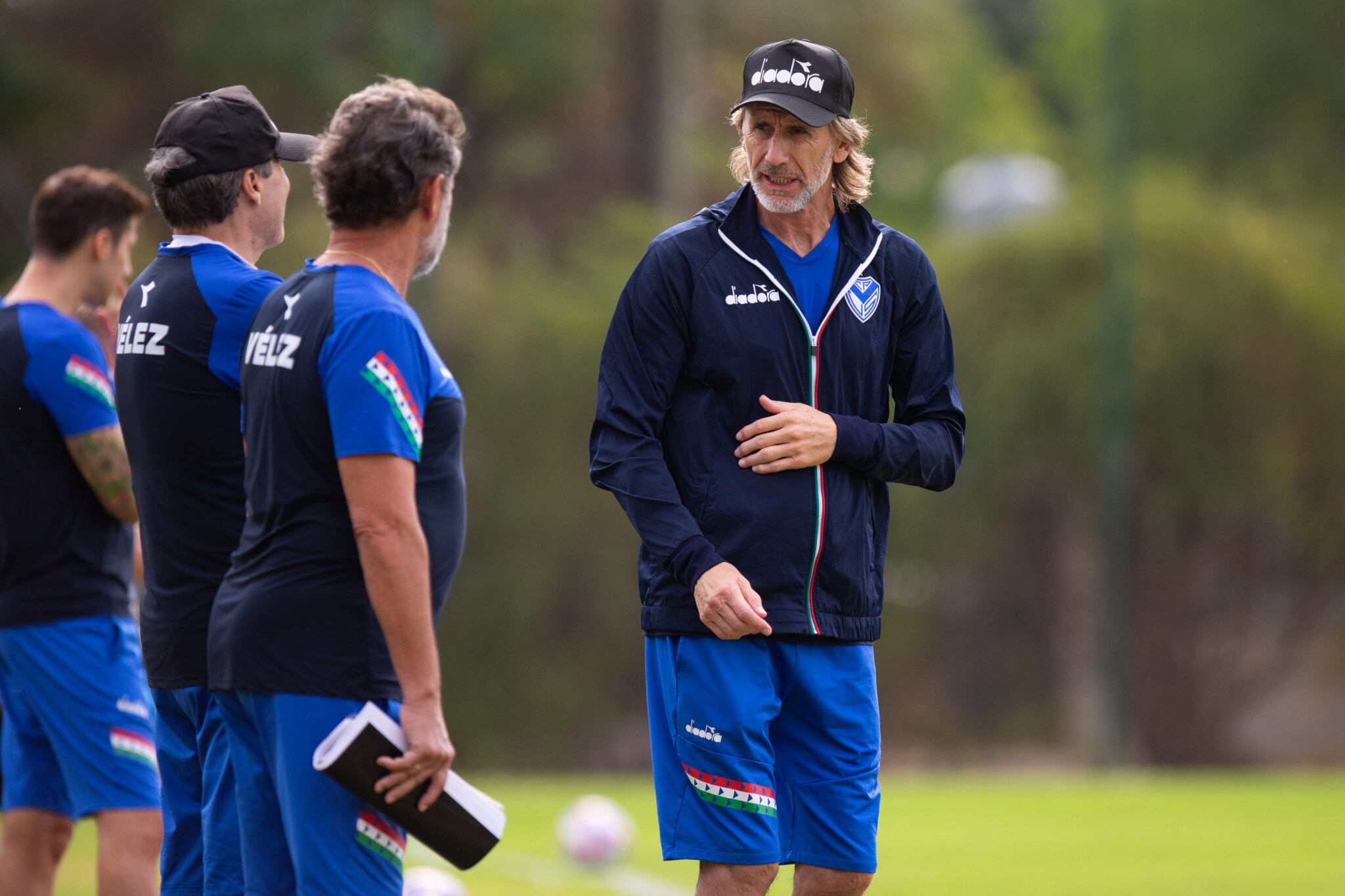 Ricardo Gareca, el entrenador de Vélez que visita a Instituto el martes en Alta Córdoba por la fecha 11 de la Liga Profesional. (@Velez)