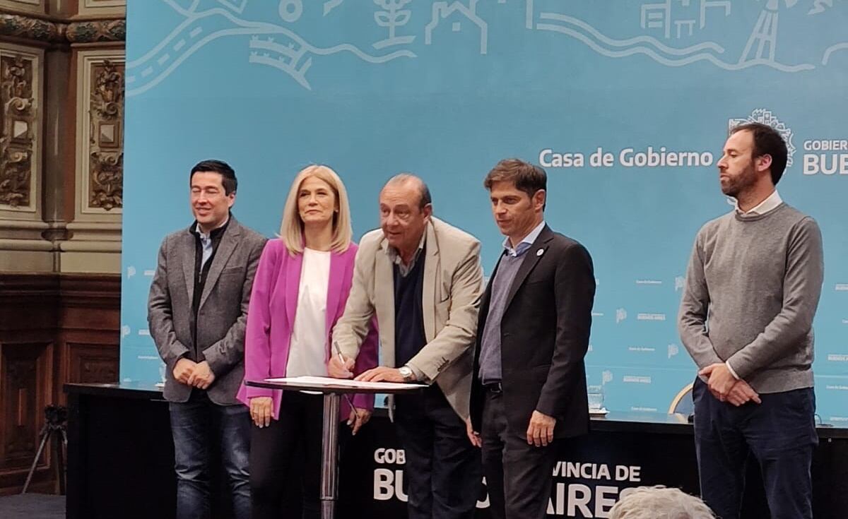 Tres Arroyos: Sánchez firmó el acta de adhesión al Programa Municipios en Marcha