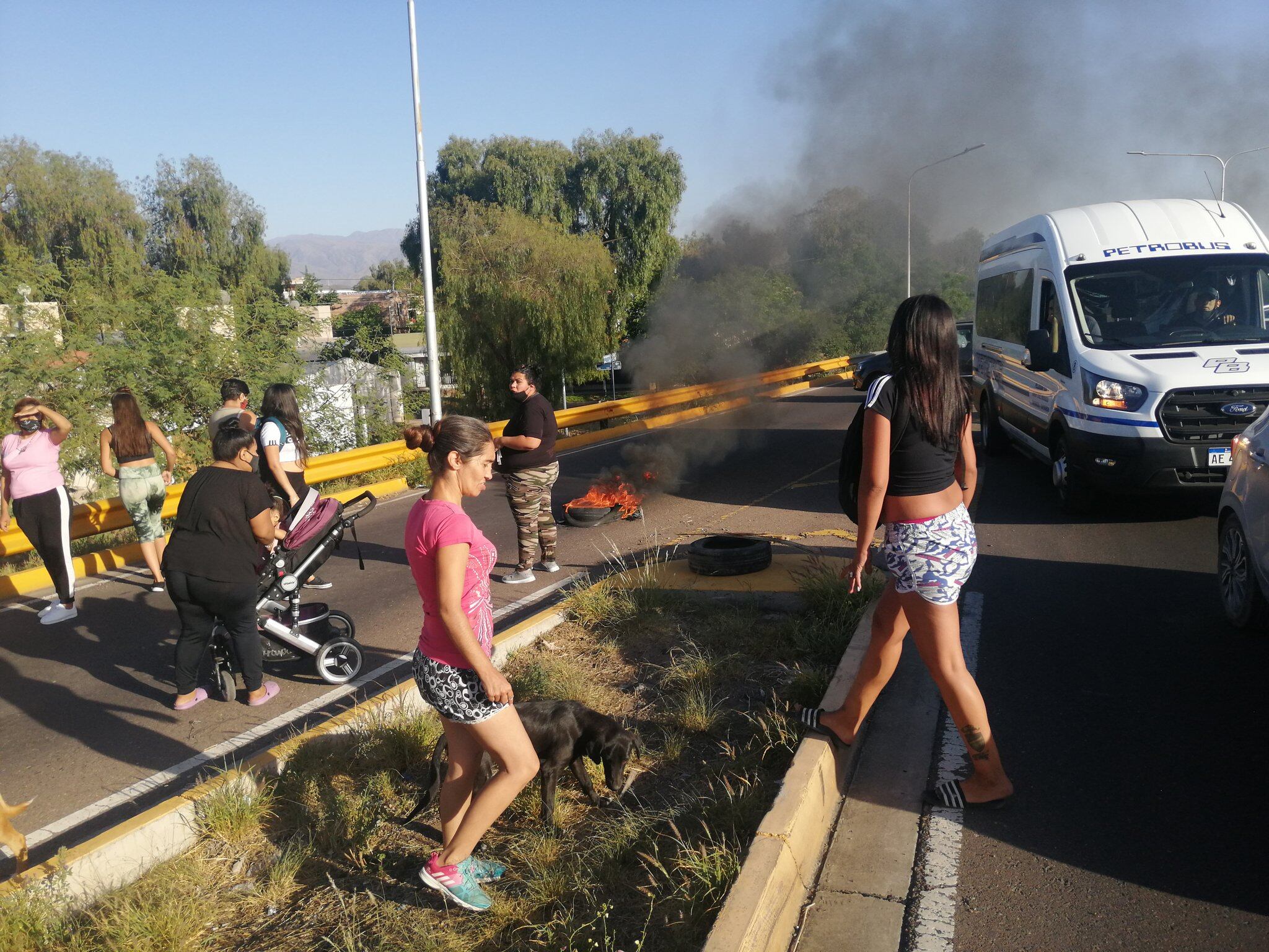 Los vecinos cortaron el corredor del Oeste.