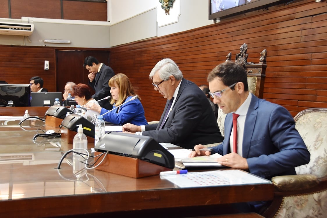 La sesión ordinaria de este miércoles en la Legislatura de Jujuy estuvo presidida por su titular, el vicegobernador Carlos Haquim, e inició con la presencia de 37 diputados.