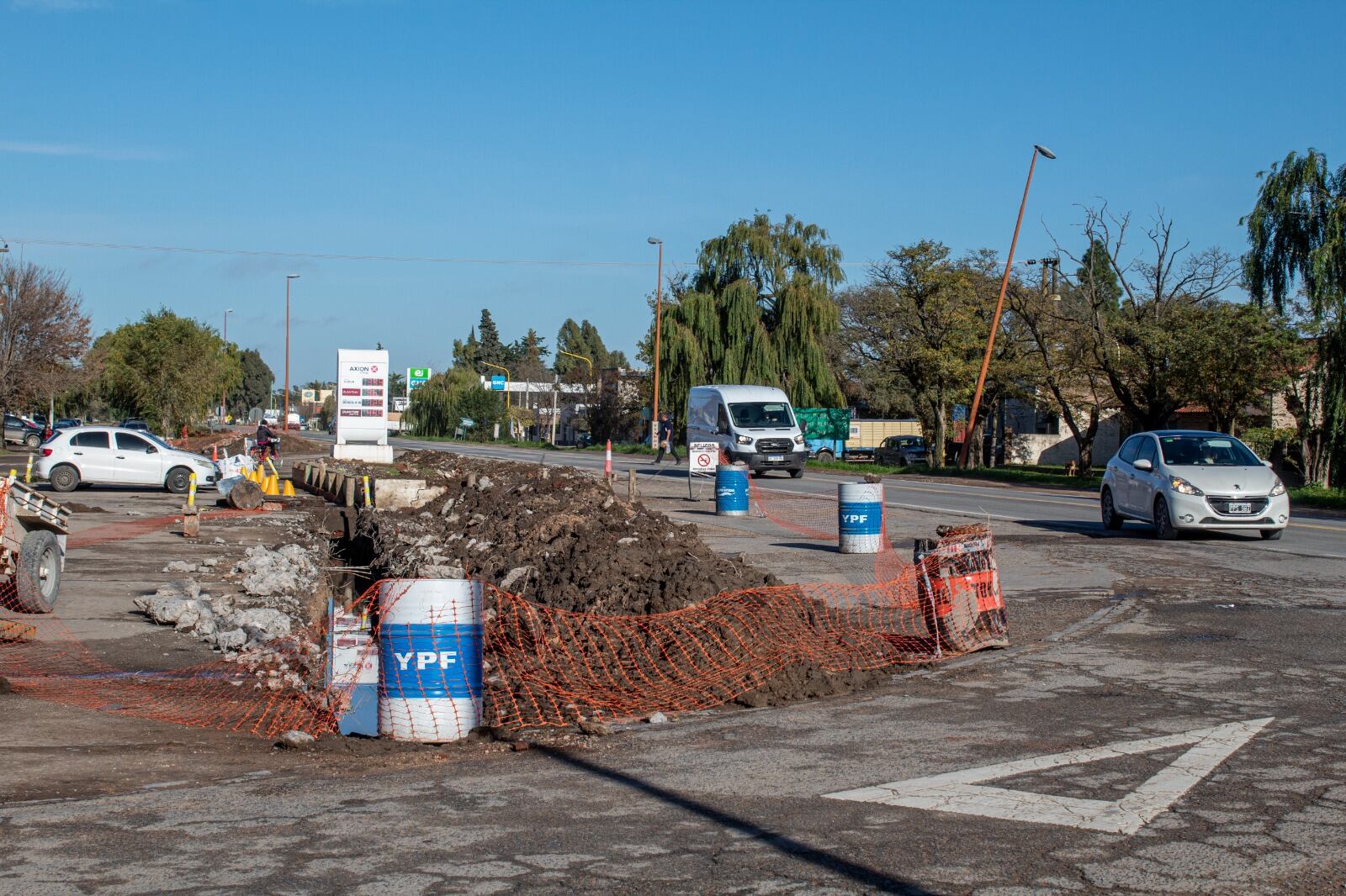 Obras Públicas de Tres Arroyos trabaja en la readecuación de bajadas de la Ruta Nº 3