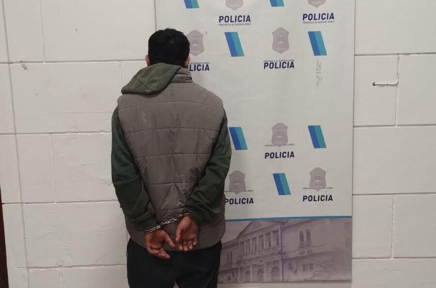 quiso robar herramientas y materiales del patio de un domicilio y fue aprehendido