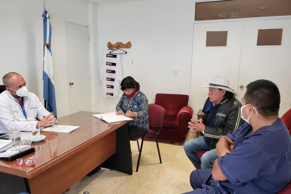 Representantes de los enfermeros dialogaron ayer con Pablo Salomón.