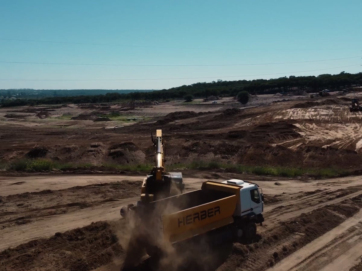 La construcción del Infinito Race Track, el nuevo circuito que será la sede del MXGP Argentina YPF el 1 y 2 de marzo 2025. (Foto: Prensa)