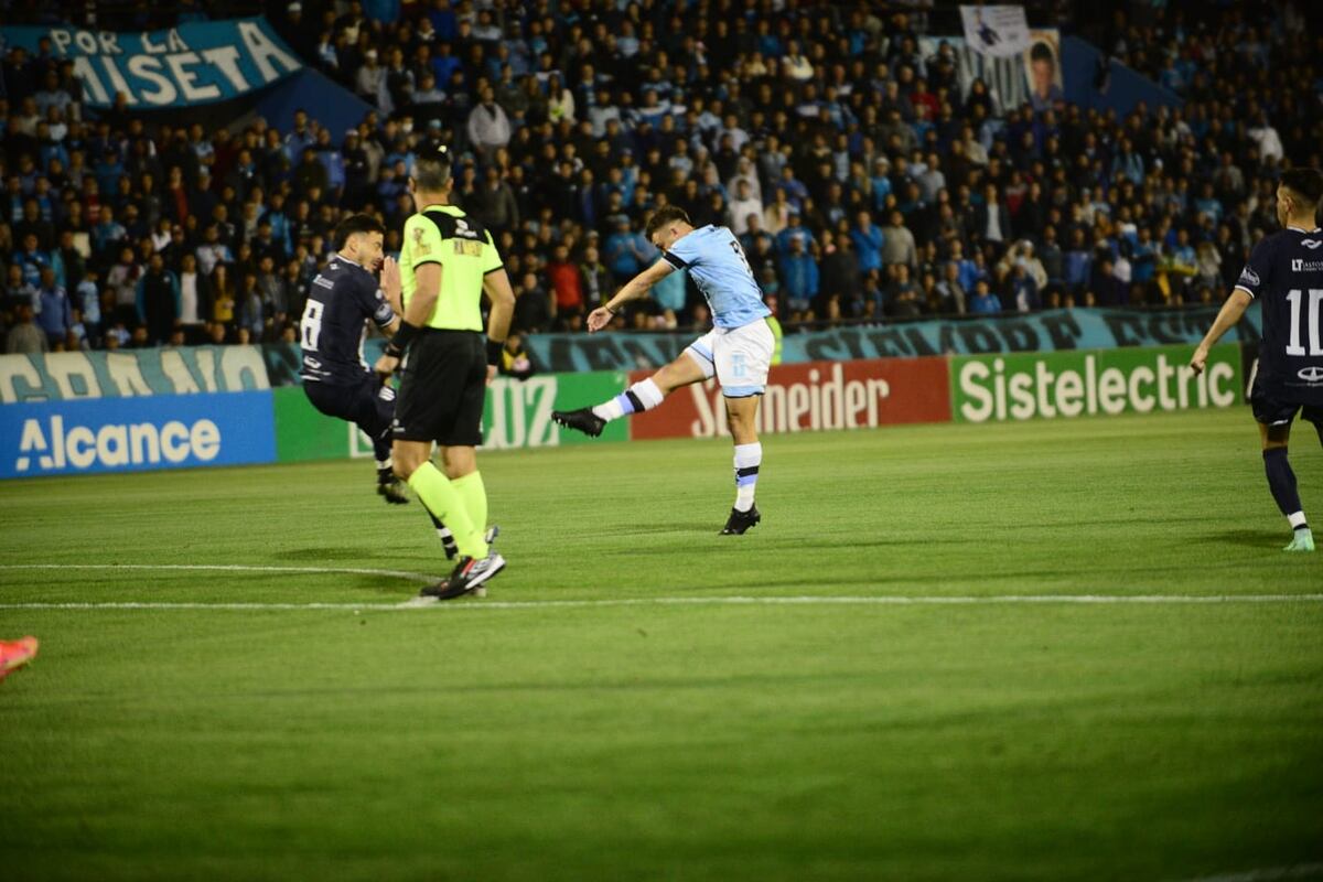 Video: el golazo de Santiago Longo, de otra categoría y para que Belgrano rompa el cero