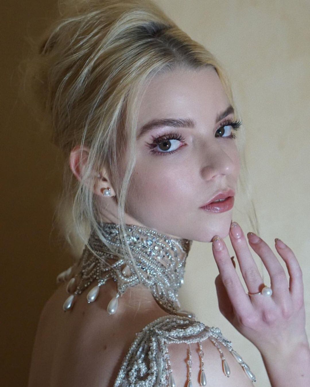 El sutil y angelical maquillaje de Anya Taylor-Joy.