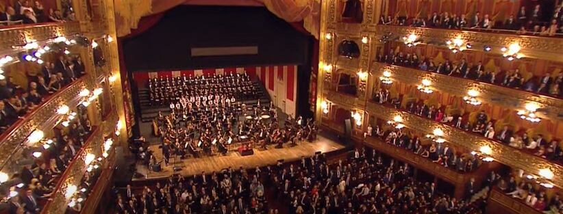 El Teatro Colón ovacionó a Milei al ingresar.