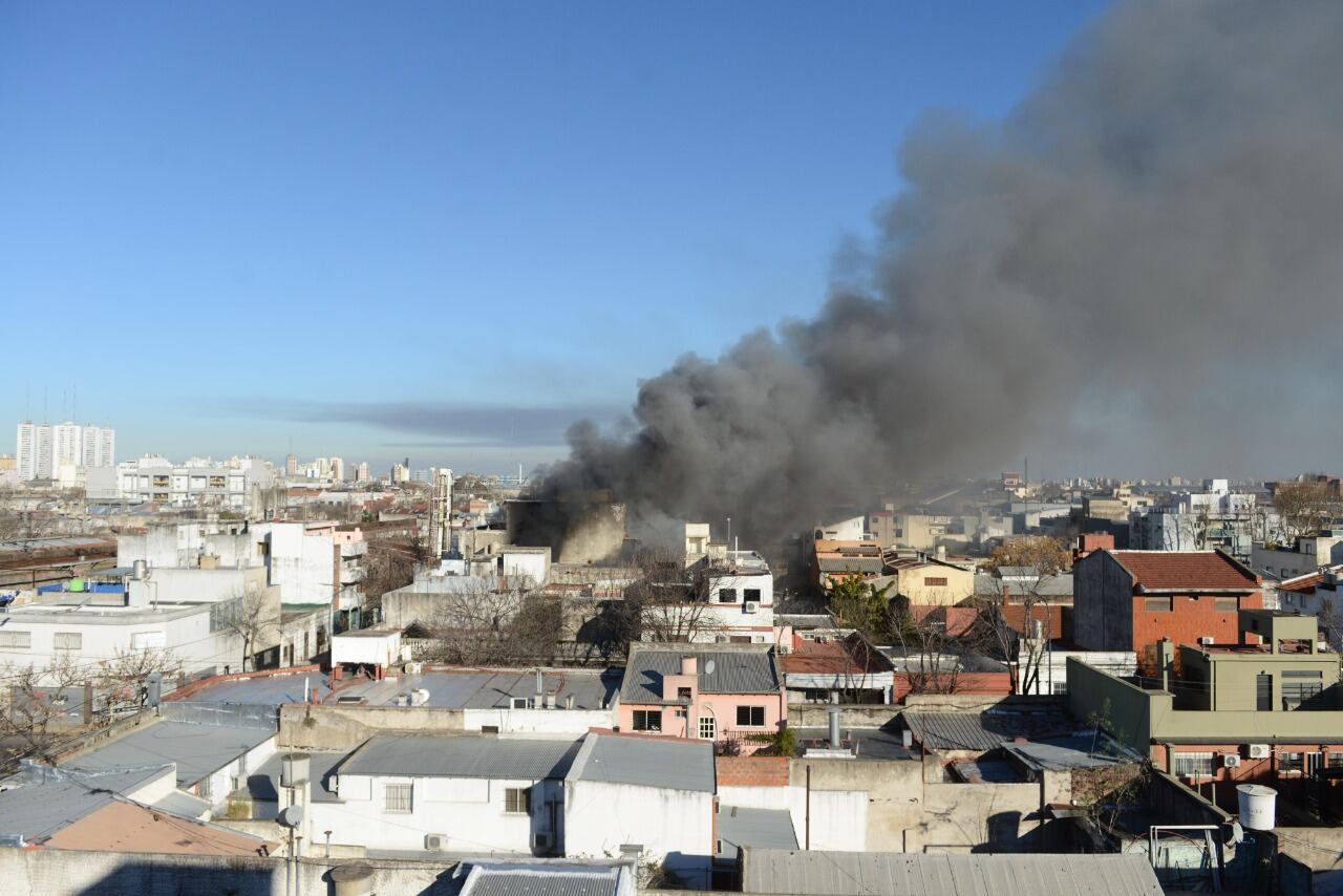 Incendio en Barracas. (Foto: Clarín)