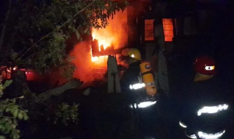 Aristóbulo del Valle: un incendio consumió por completo una vivienda.