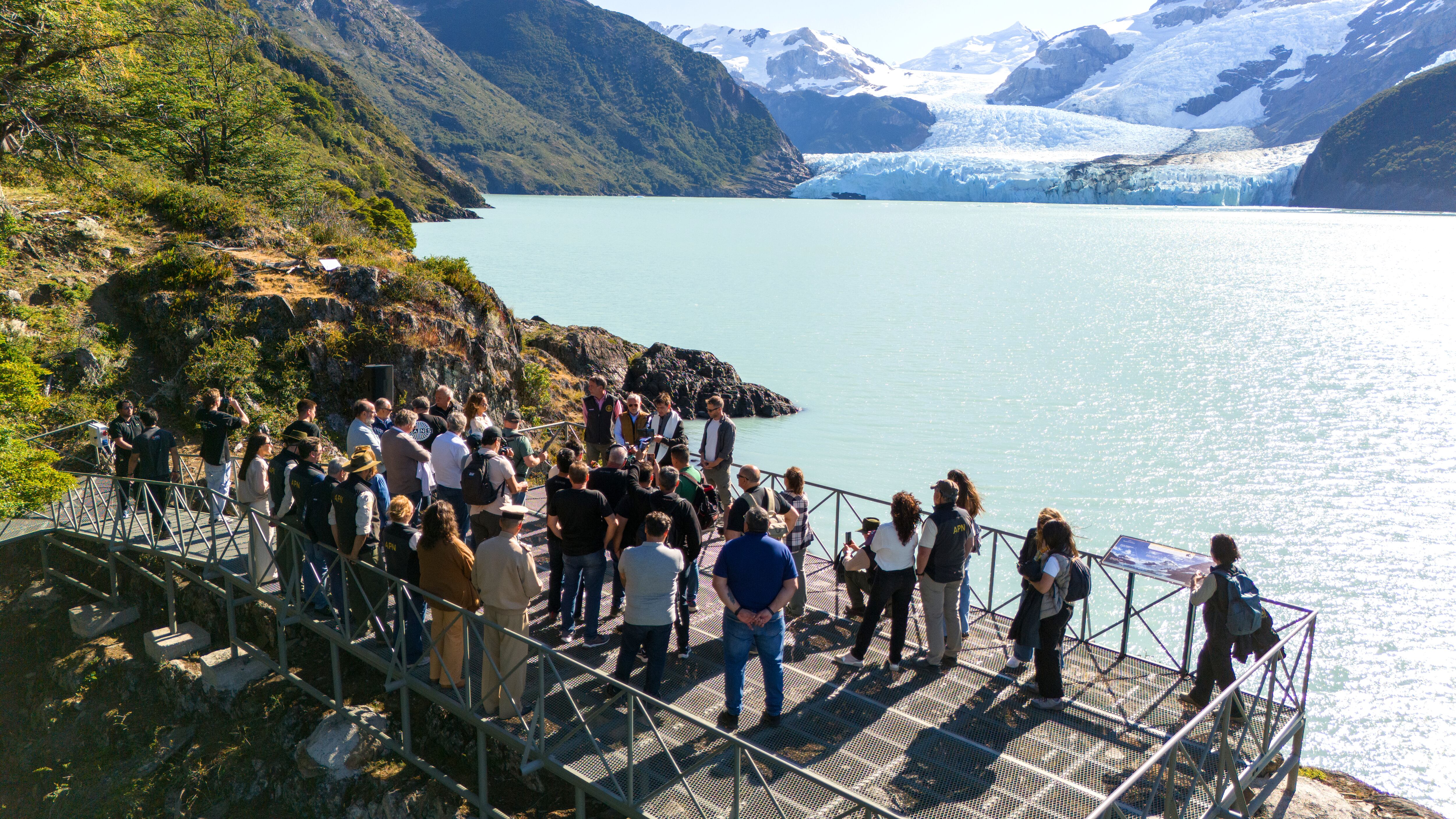 Las nuevas pasarelas y el Mirador Del Agostini. (Foto: Solo Patagonia)