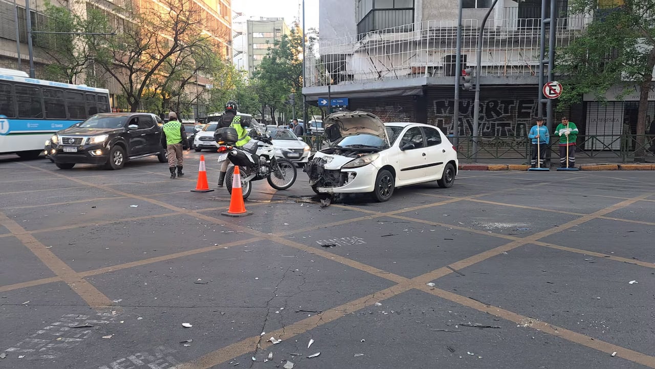 El siniestro vial que derivó en un desastre en el centro de Córdoba.