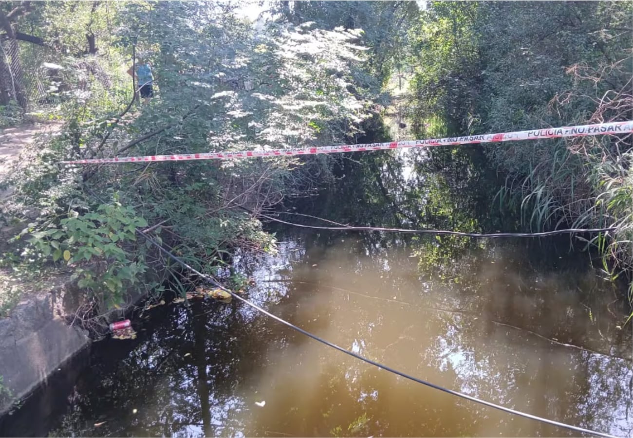 Encontraron una mujer sin vida en un río de Córdoba.