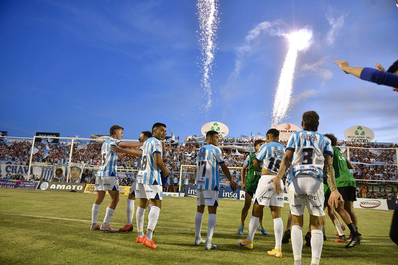 Racing de Córdoba se clasificó a la final por el ascenso a la primera nacional ( Ramiro Pereyra / La Voz)