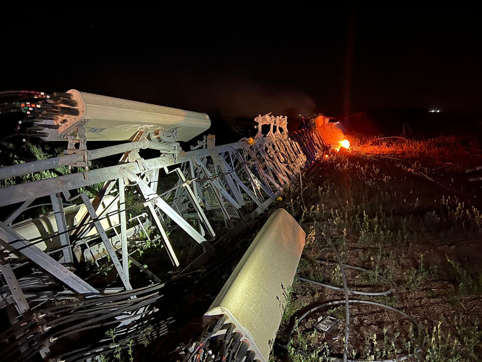 Accidente en Arroyito una camioneta tumbó una torre