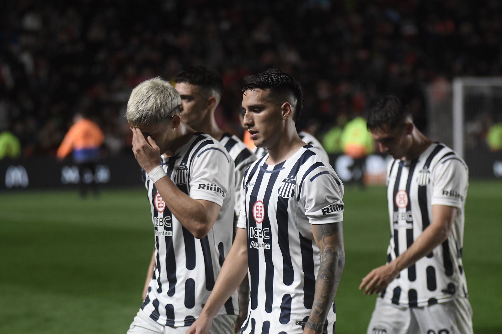 Talleres en su partido ante Argentinos en La Paternal. (Federico López Claro / La Voz).