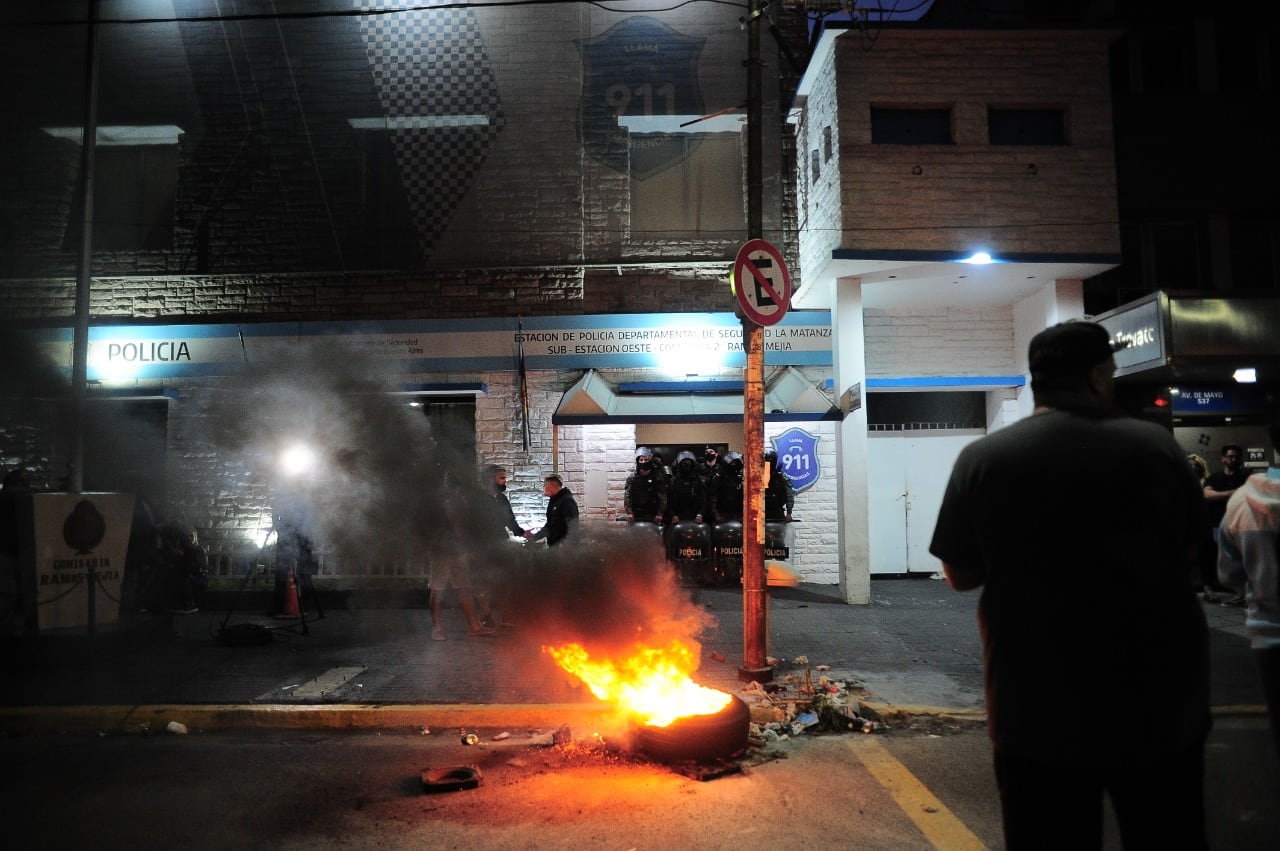 Los incidentes en la movilización por el kiosquero asesinado. (Clarín).